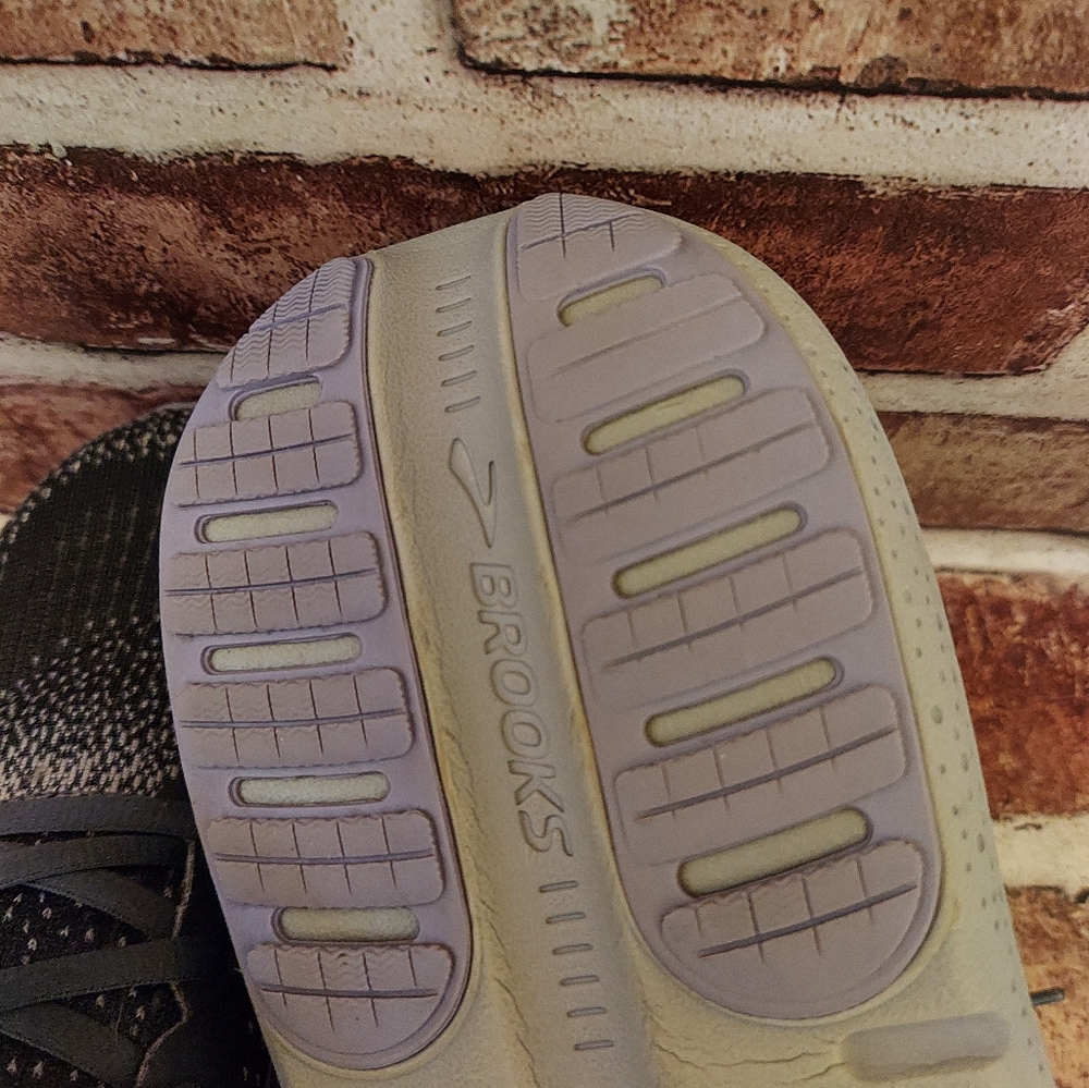 Pre-owned 2024 Brooks Ghost Max 2 - Picture 9 of 11